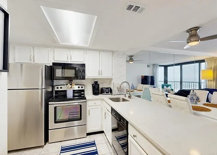 Modern Ocean-view With Balcony Pools Saunas Tennis & Gym Holiday home Ocean City
