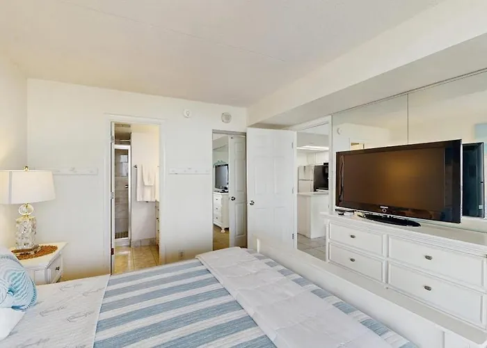 Modern Ocean-view With Balcony Pools Saunas Tennis & Gym Holiday home