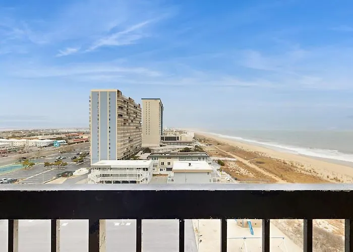 Modern Ocean-view With Balcony Pools Saunas Tennis & Gym Holiday home Ocean City